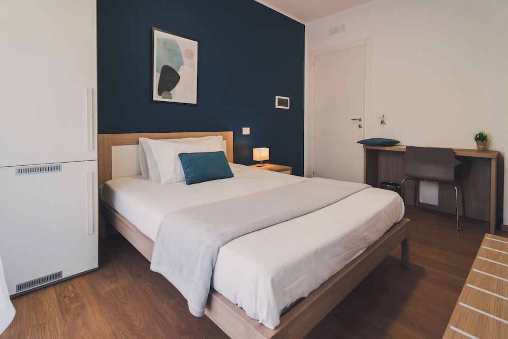 Trip Room & Breakfast 5/38