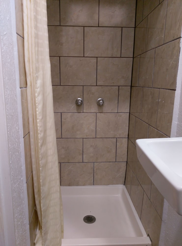 Monterey Inn Hotel 45/50