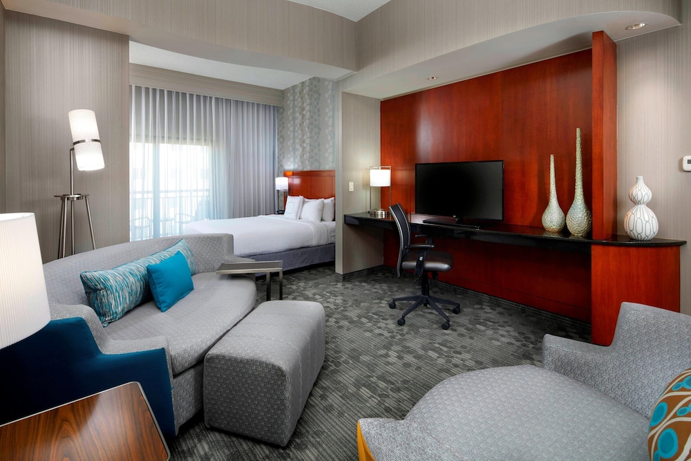 Courtyard By Marriott San Antonio Six Flags At The Rim 26/36