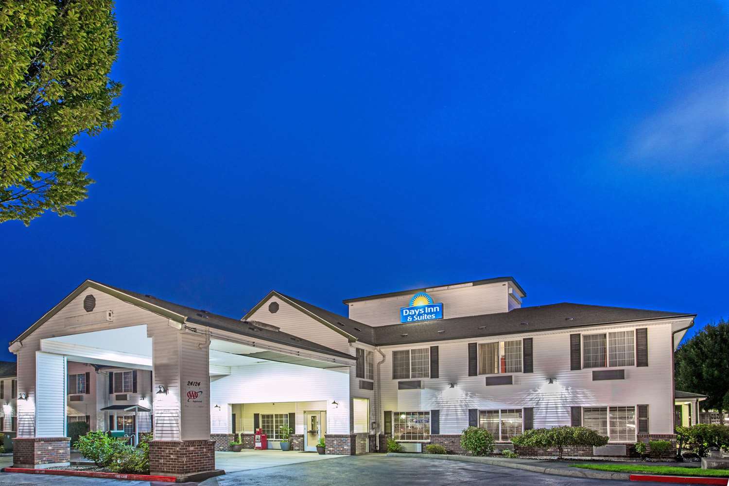 Days Inn & Suites by Wyndham Gresham 2/26