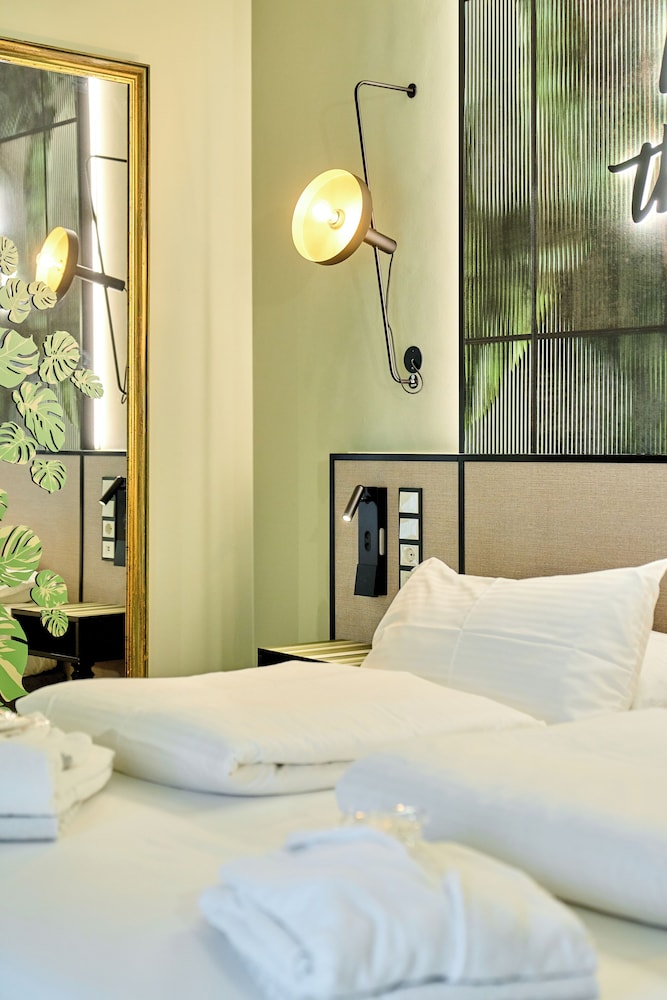 Superior, King Bed, Bath and Shower، Parc Hotel Flora 5/10