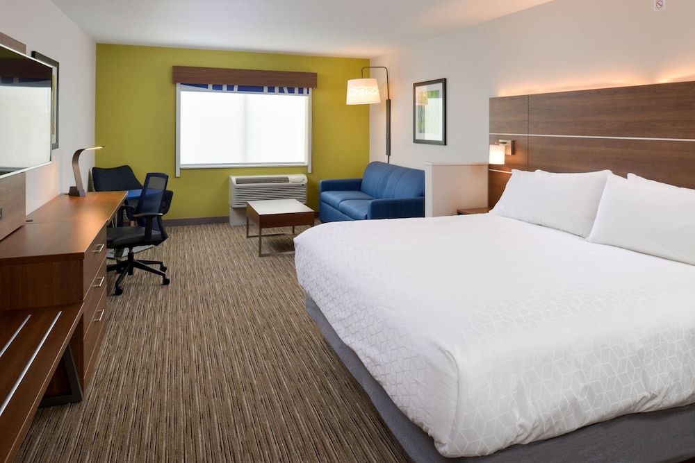 Suite, King Bed, Accessible