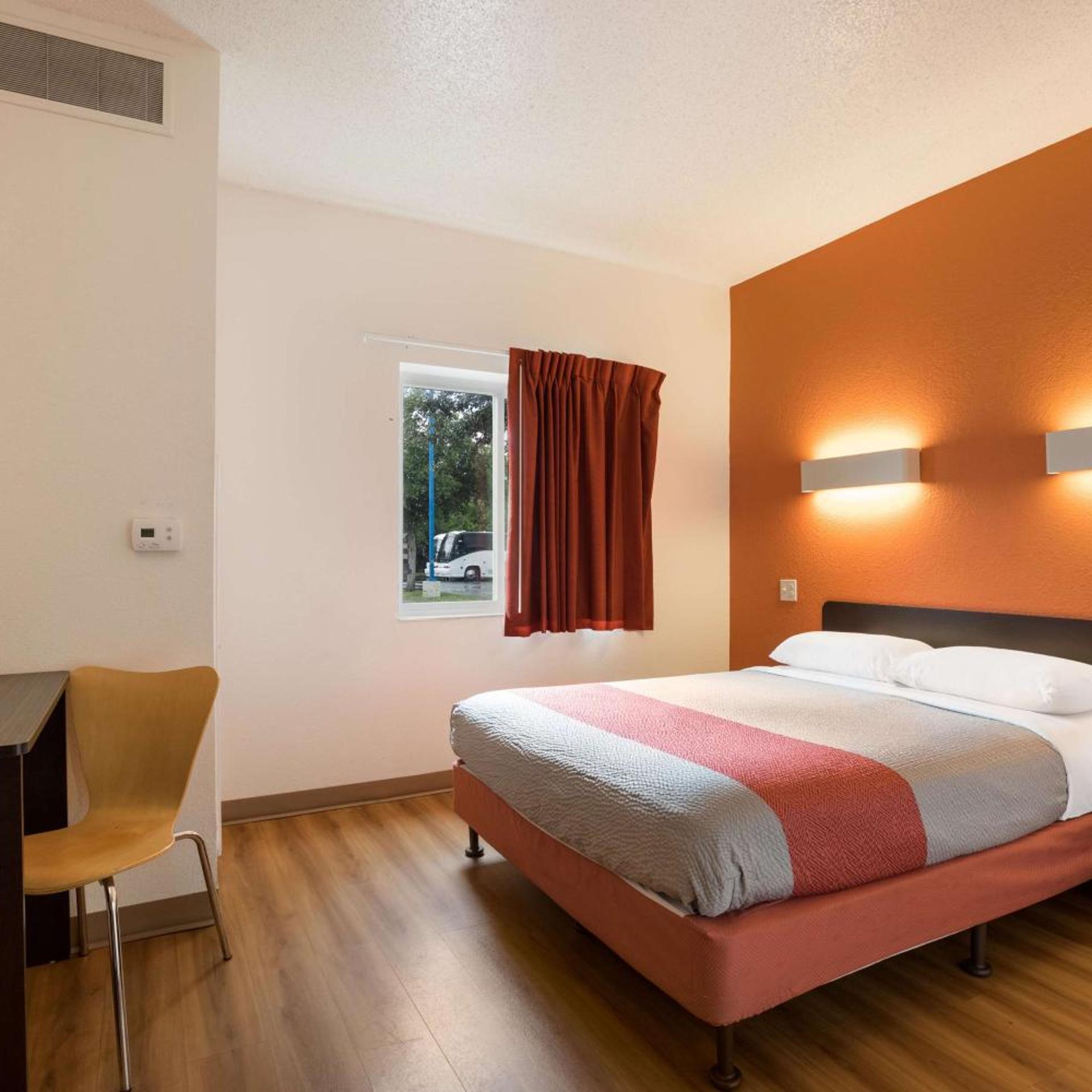 1 Full Bed ADA/RI Shower