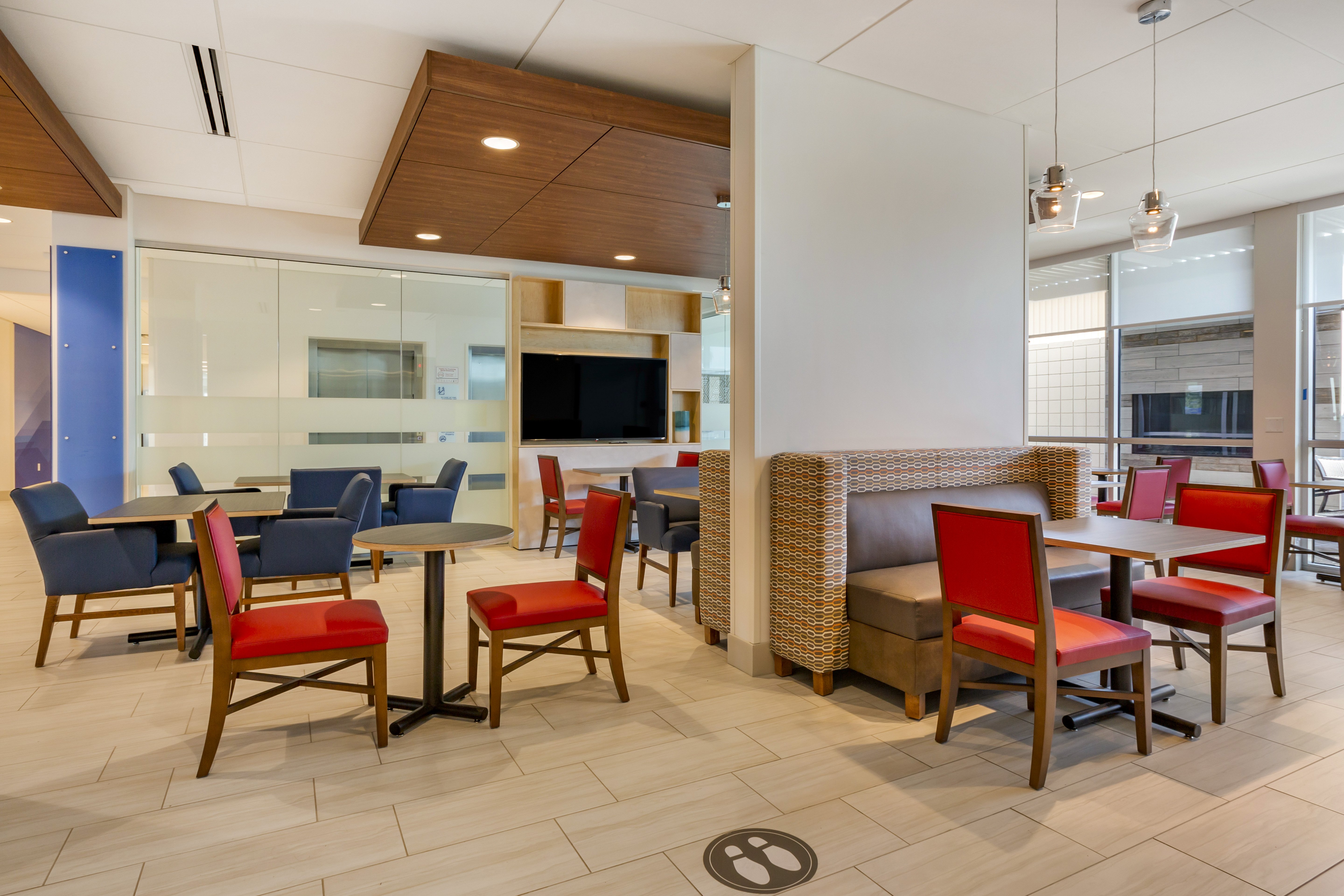 Holiday Inn Express Suites Phoenix Dwtn State Capitol 44/58