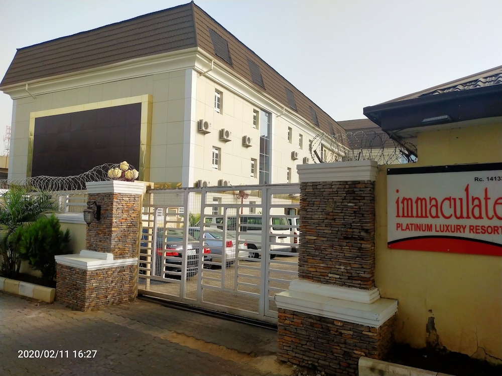 Immaculate Platinum Luxury Resorts 27/32