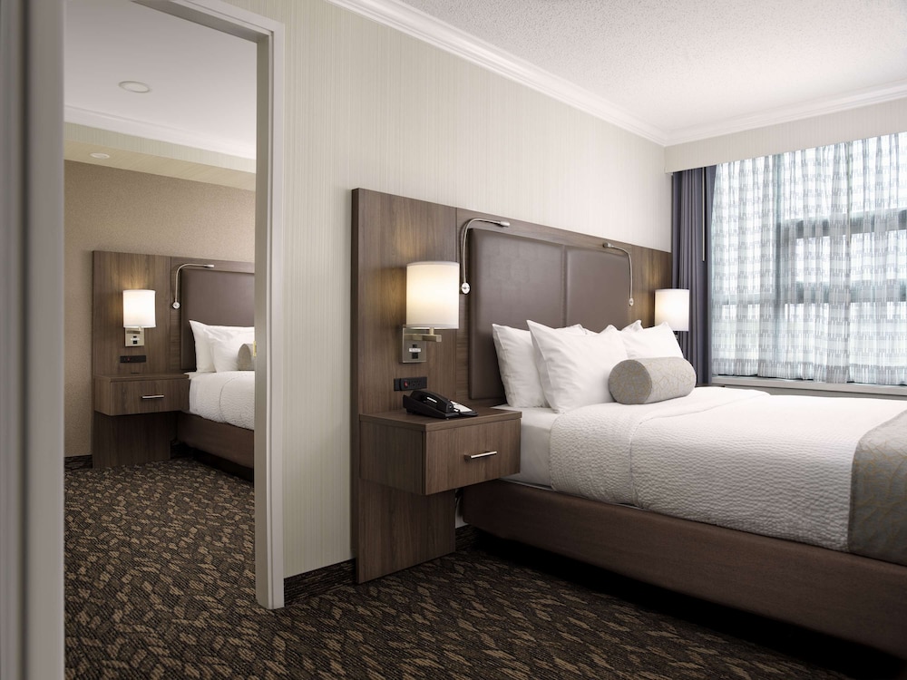 Best Western Plus Carlton Plaza Hotel 18/43