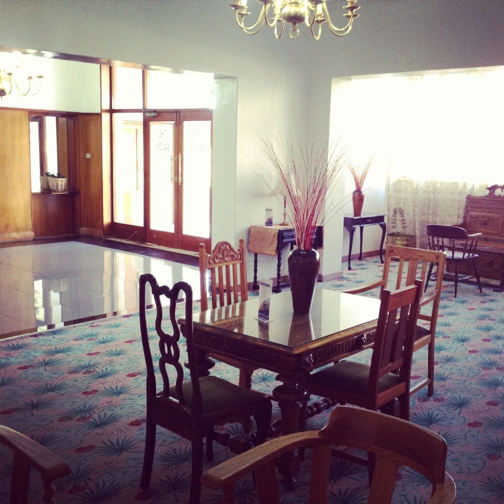 Savoy Hotel Kimberley 29/32