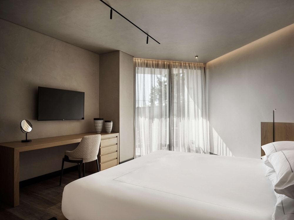 2 BEDROOMS, SUITE, DOUBLE AND TWIN BEDS, PARTIAL SEA VIEW, PRIVATE POOL
