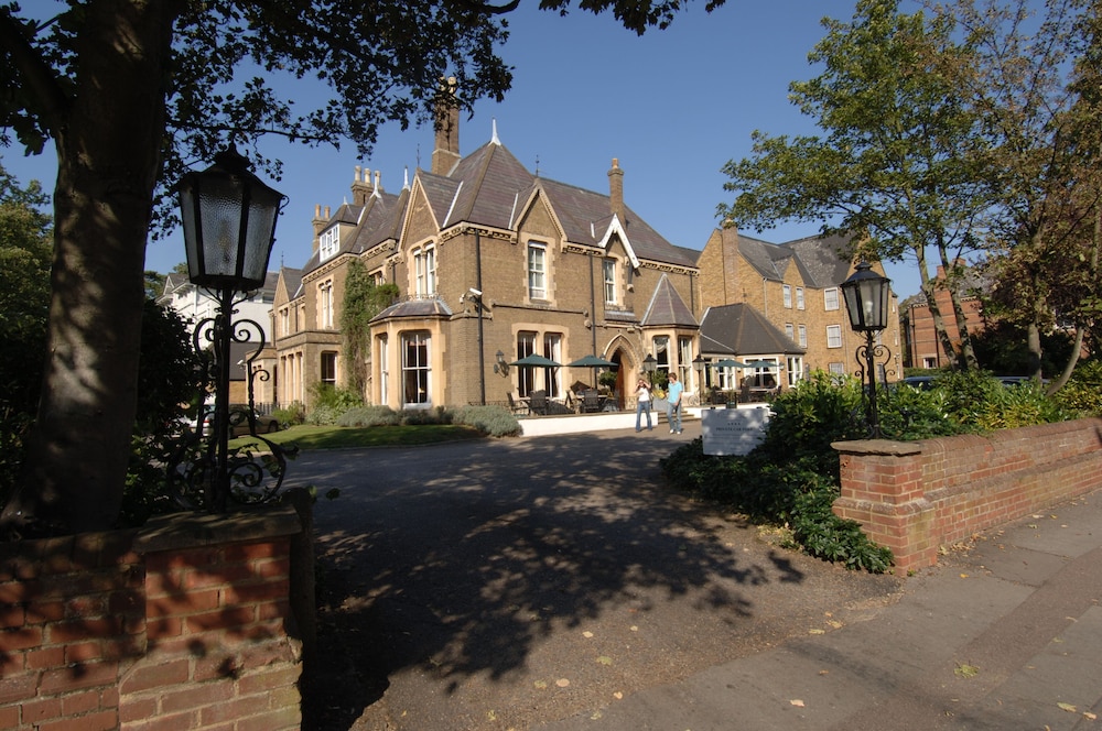 Cotswold Lodge Hotel 62/64