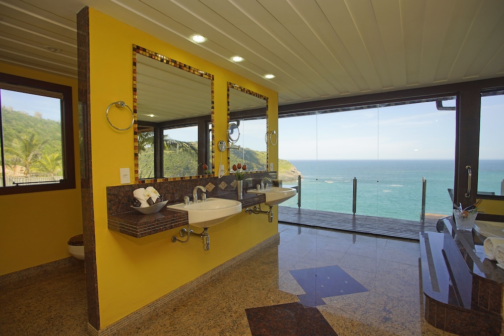 Cliffside Luxury Inn 19/48