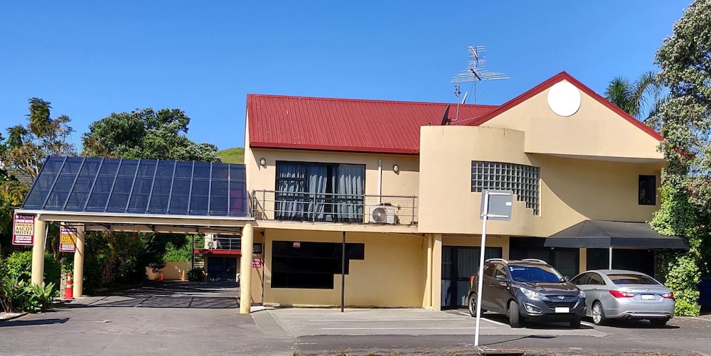 RAYLAND EPSOM MOTEL 29/36