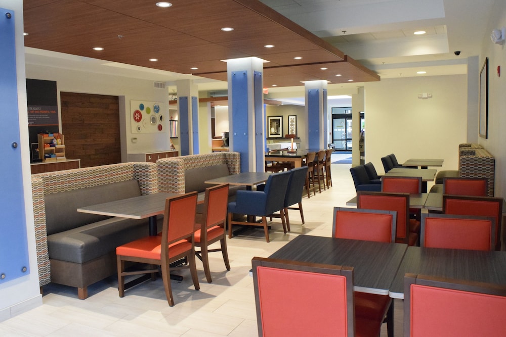 Holiday Inn Express & Suites Rochester Webster, an IHG Hotel 34/50