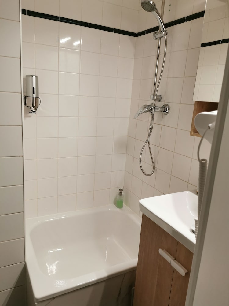 Adagio Access La Defense Place Charras 44/50