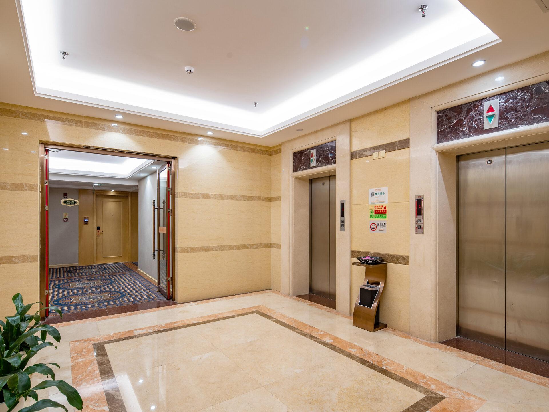 Vienna International Hotel (Shenzhen Pinghu Metro Station) 6/34