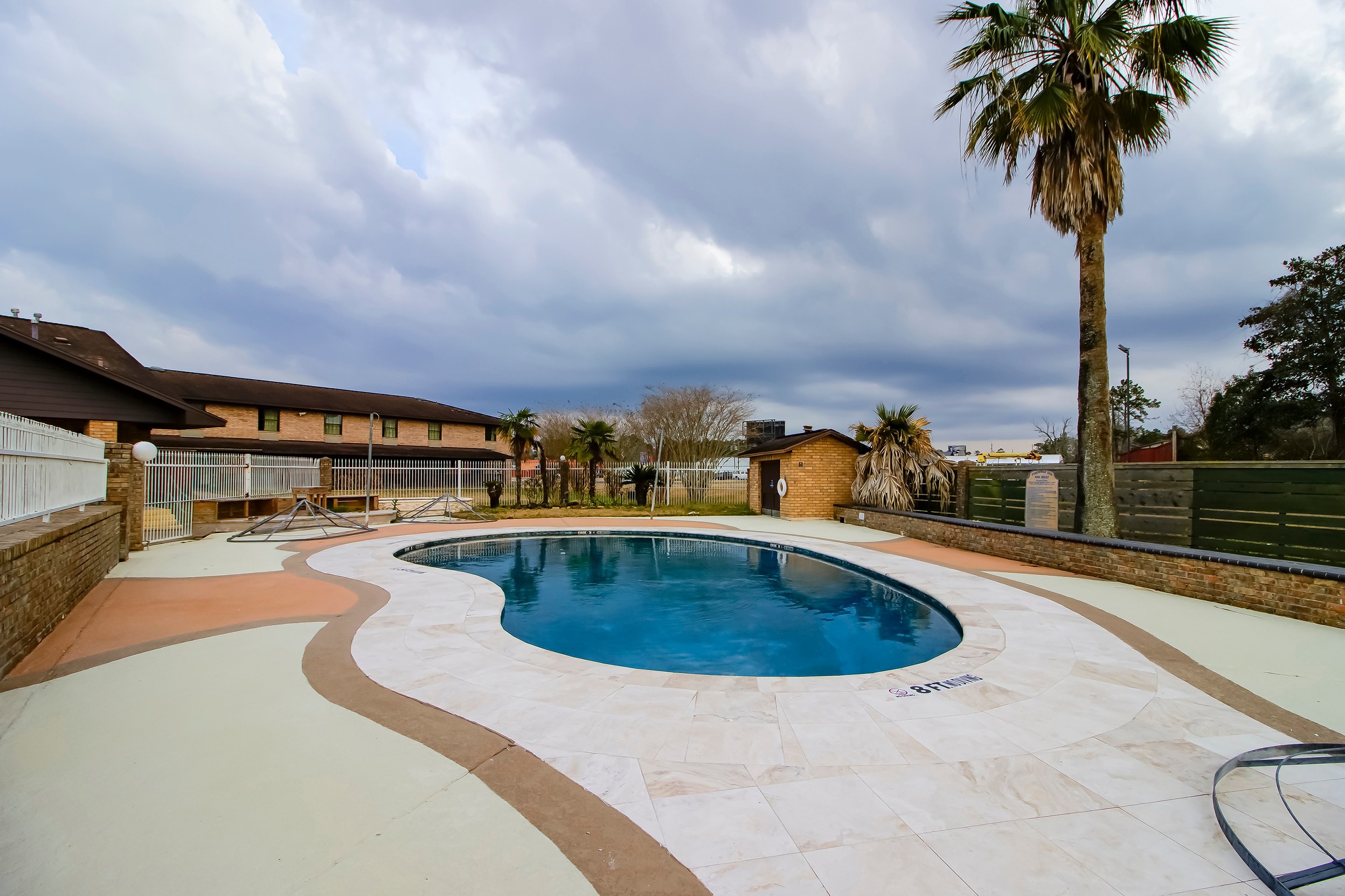 OYO Pinewood Inn & Suites Silsbee 14/20