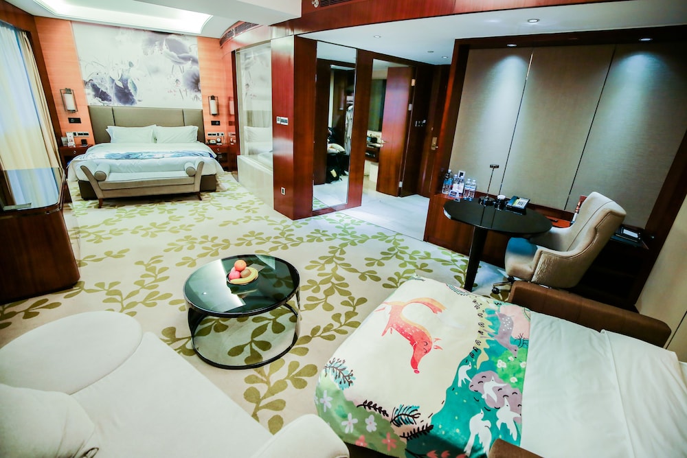 Enlux Hotel (Baotu Quanquan City Plaza) 39/59