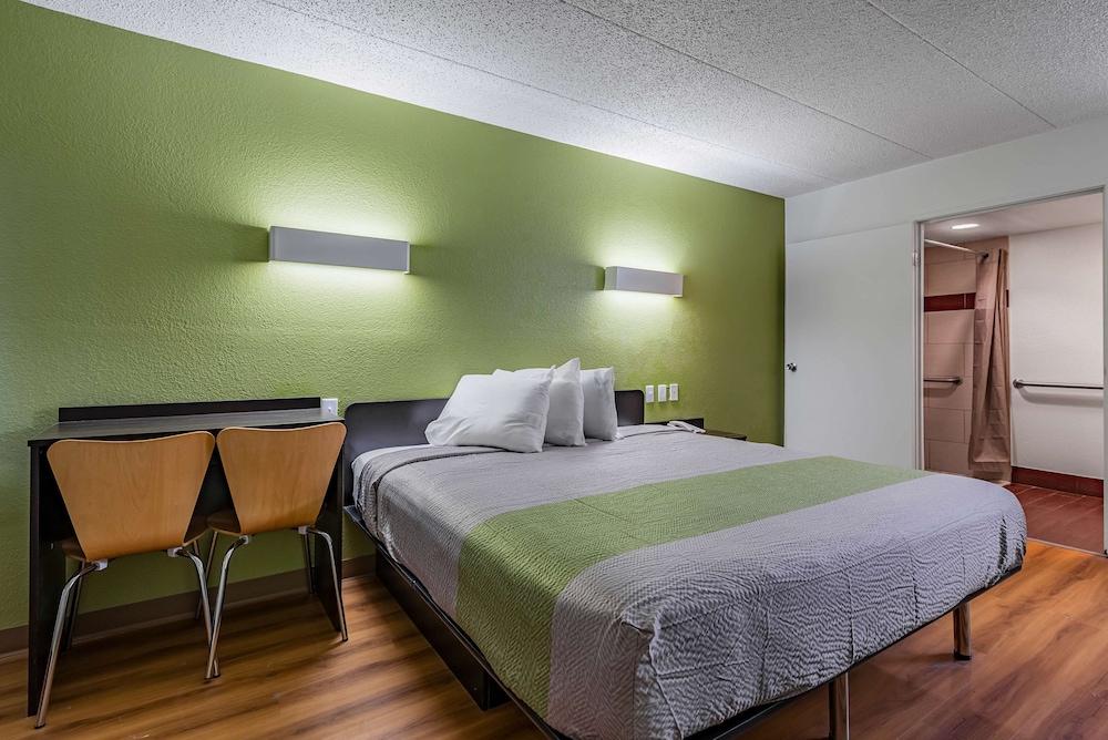 Days Inn by Wyndham Cincinnati I-71 11/28