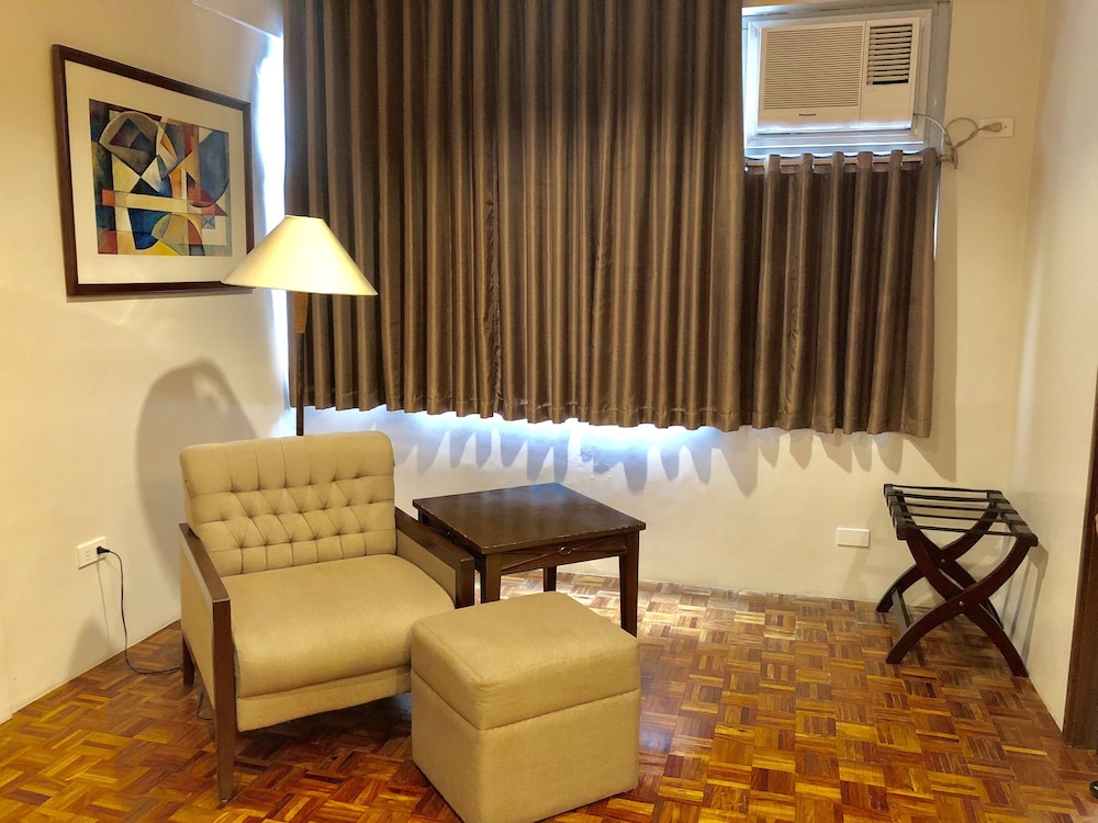 Tropicana Suites 62/74