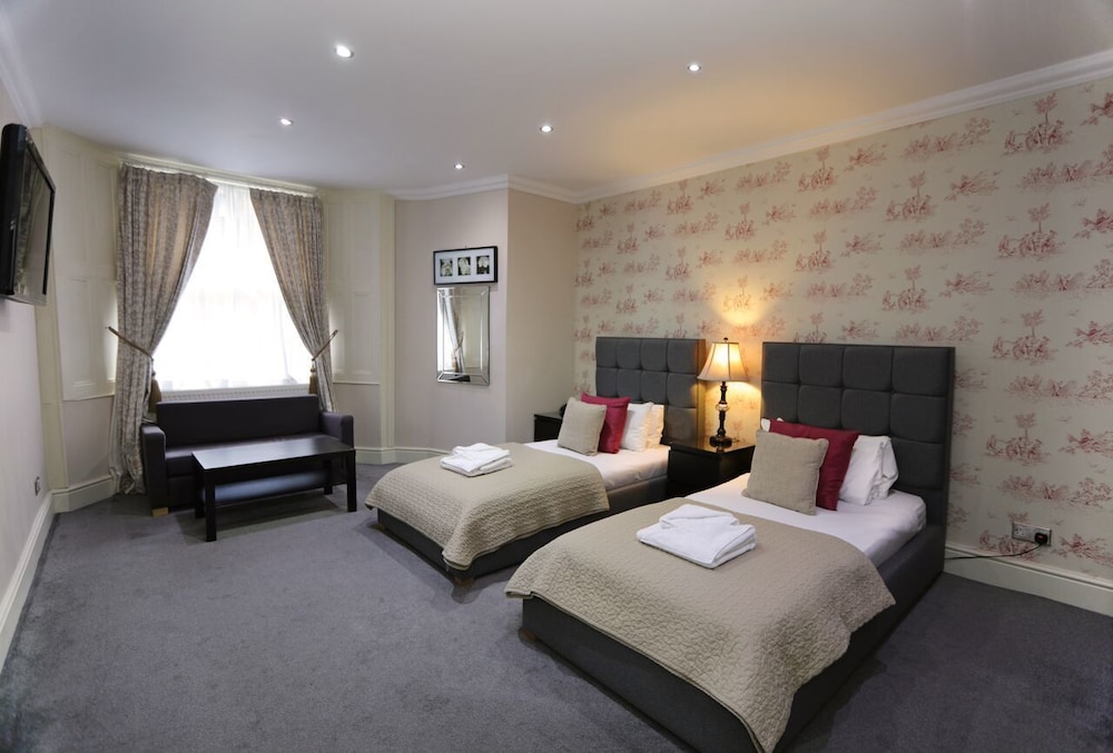 DELUXE, SUITE, TWIN BEDS