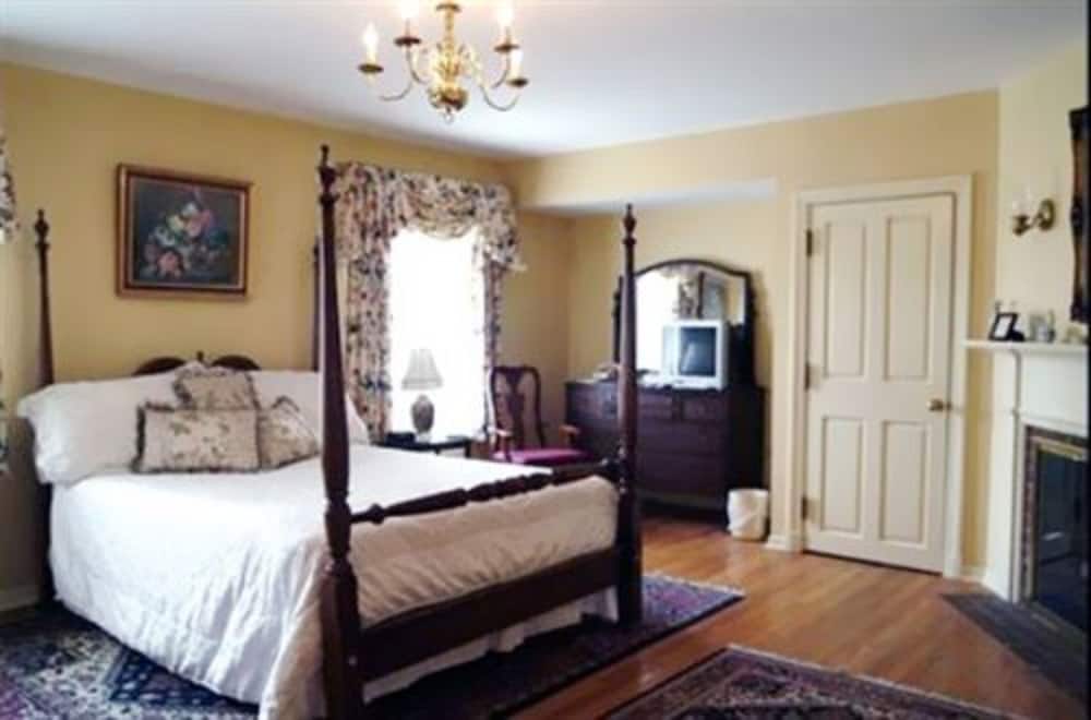 Montague Inn 42/73