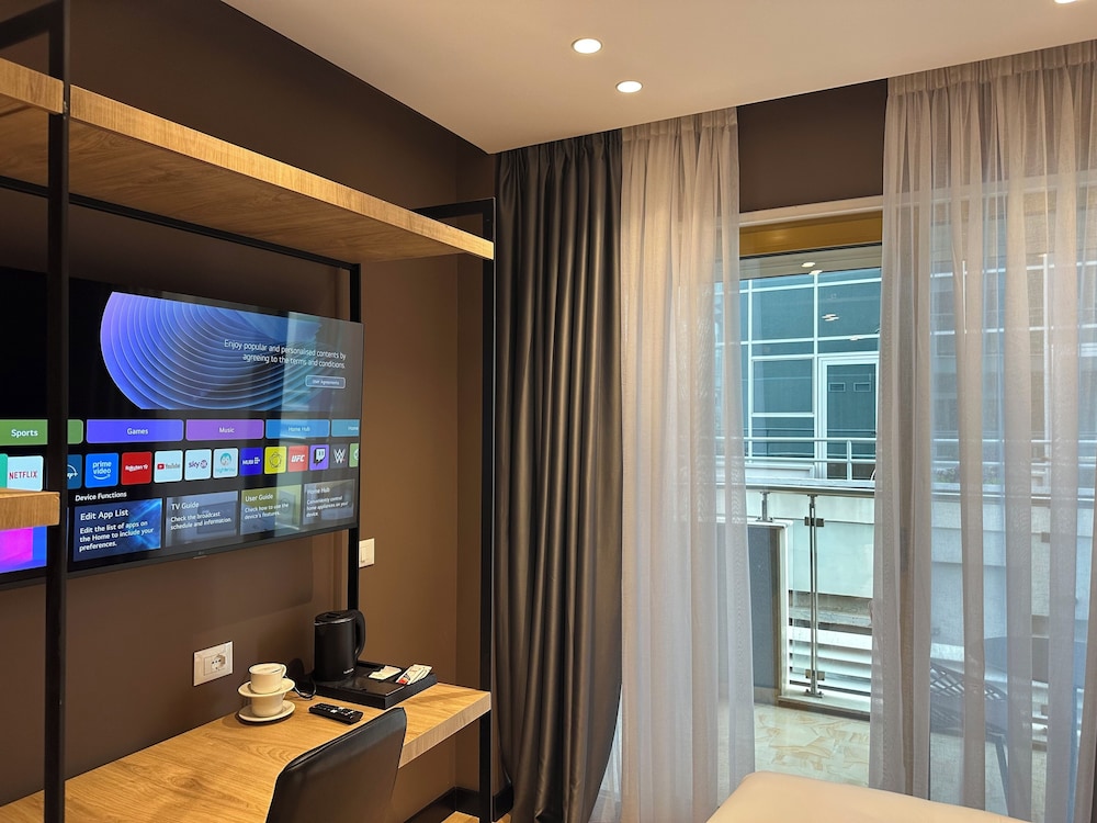 Mulaj Hotel Tirana 37/63