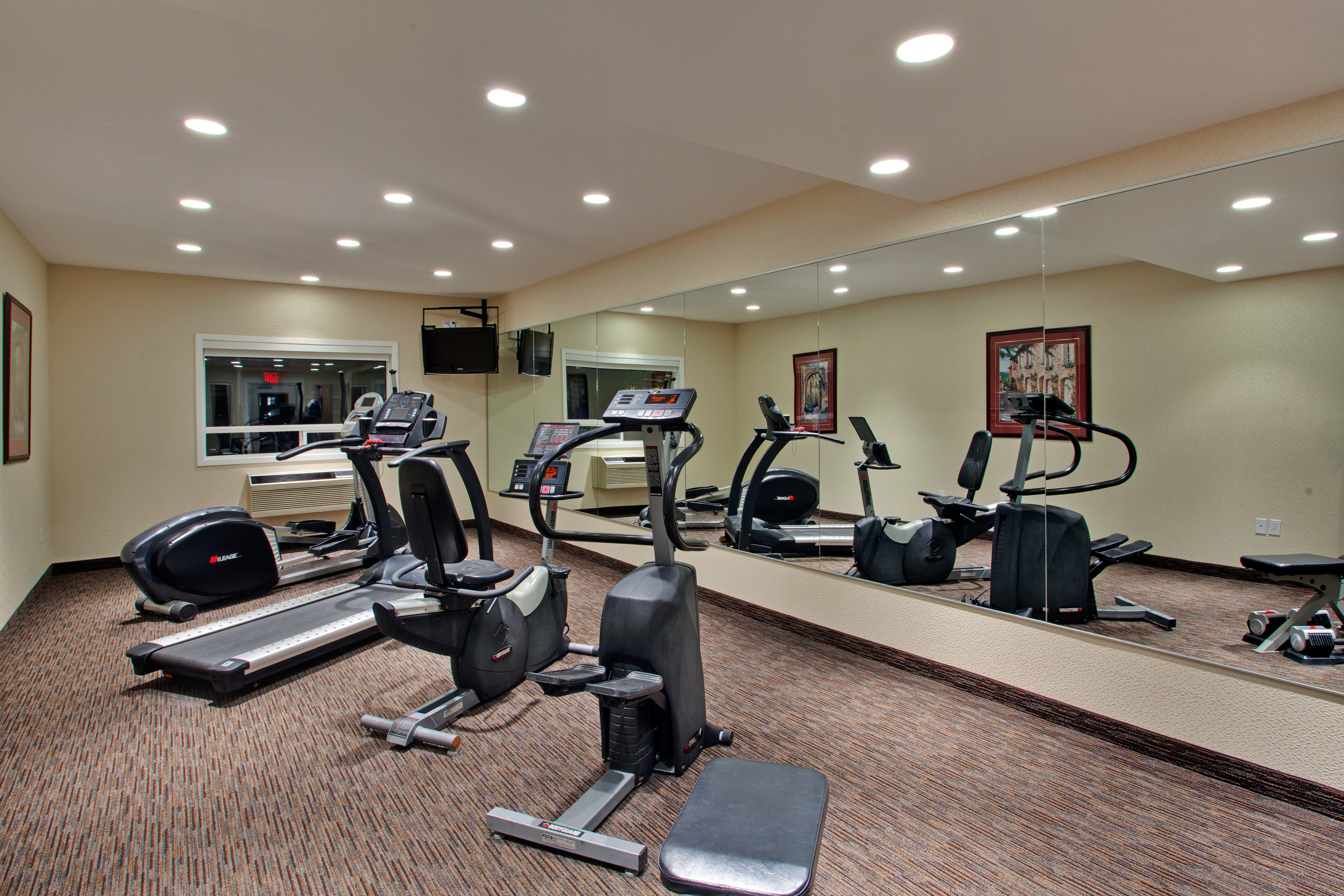 Holiday Inn Express Hotel Suites Calgary South Macleod Trail S 45/73
