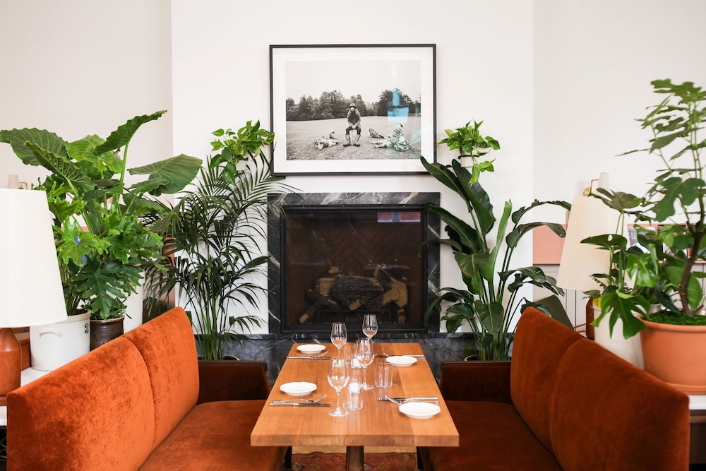 HOTEL KINSLEY 40/44