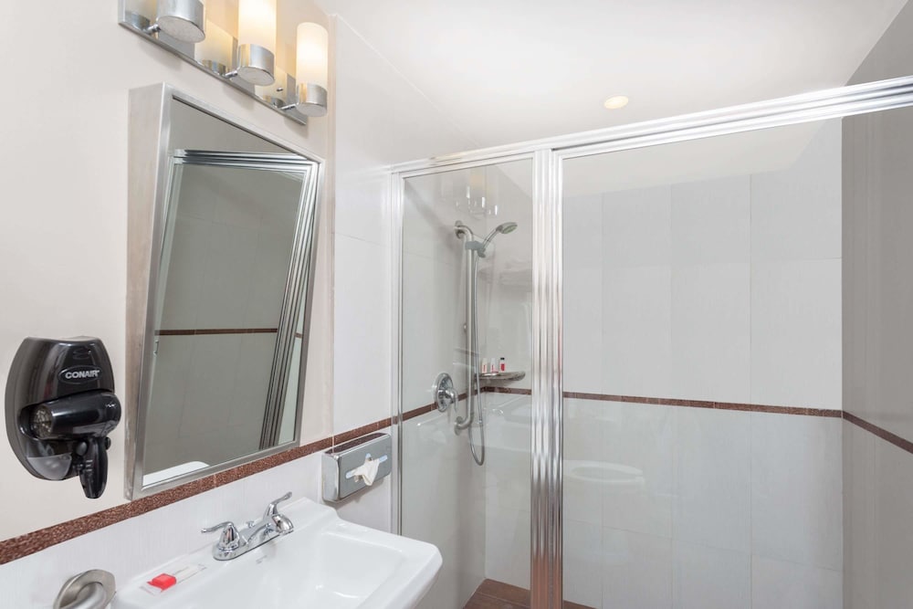 Ramada By Wyndham Miami Springs/Miami International Airport 19/48