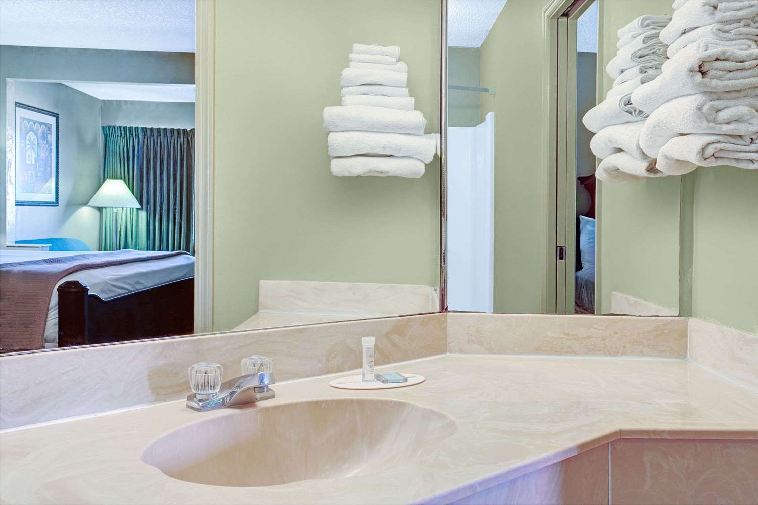 Stayable Suites Kissimmee West 28/29