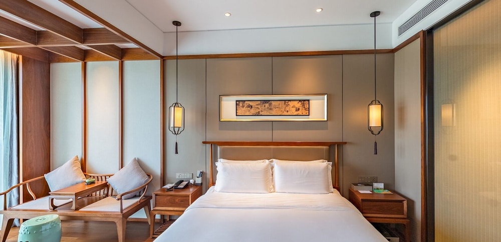 Grand Skylight International Pingshan 16/34