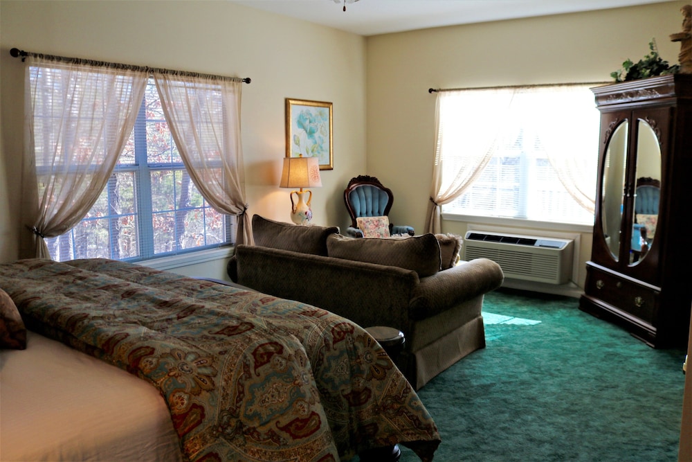 Bradford House Bed & Breakfast 34/54