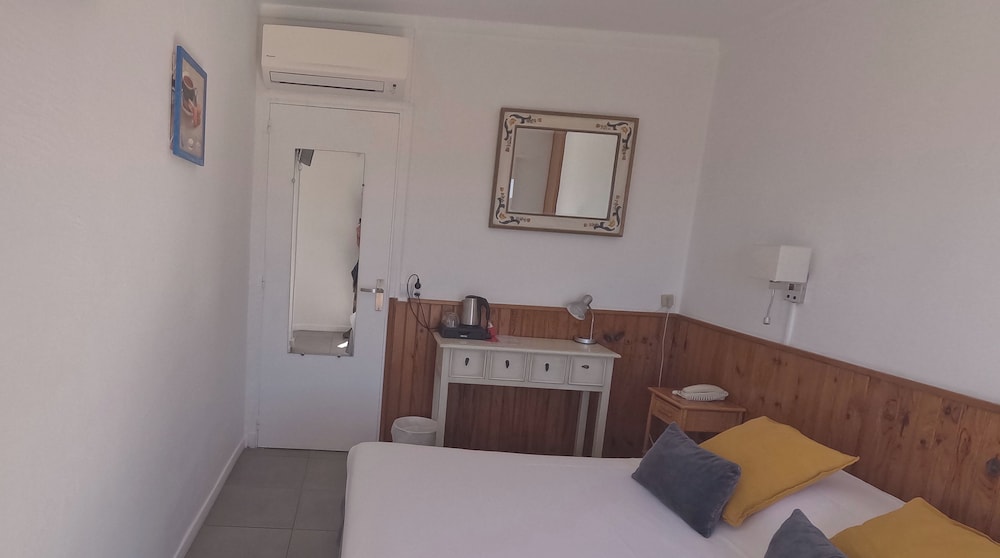 Azur Hotel 51/63