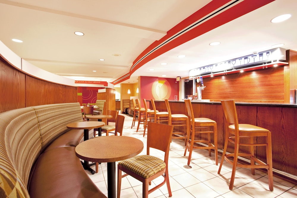Holiday Inn Hotel & Suites Beckley 47/58