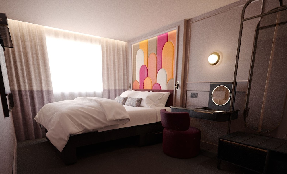 Connecting, Twin Beds