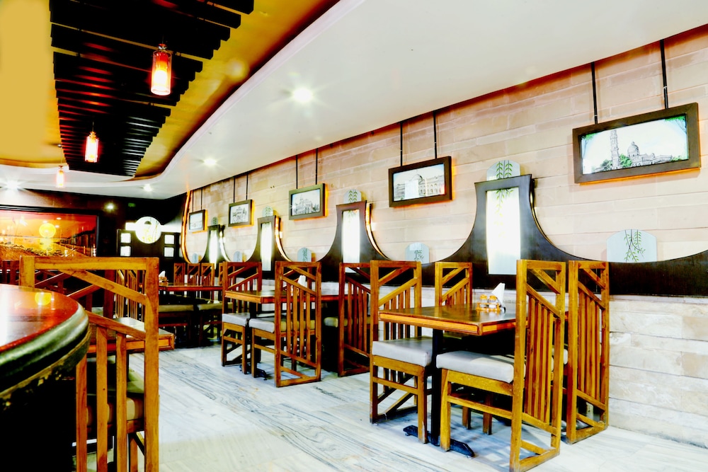 HOTEL PRAYAG 52/55