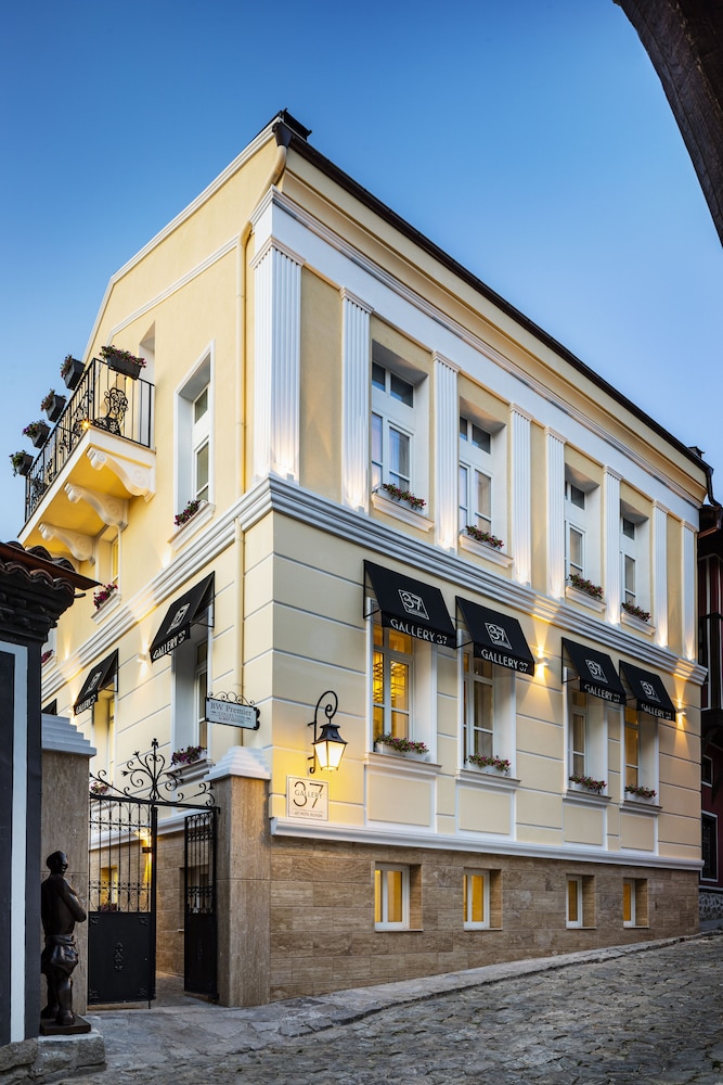 Hotel Gallery 37 8/58
