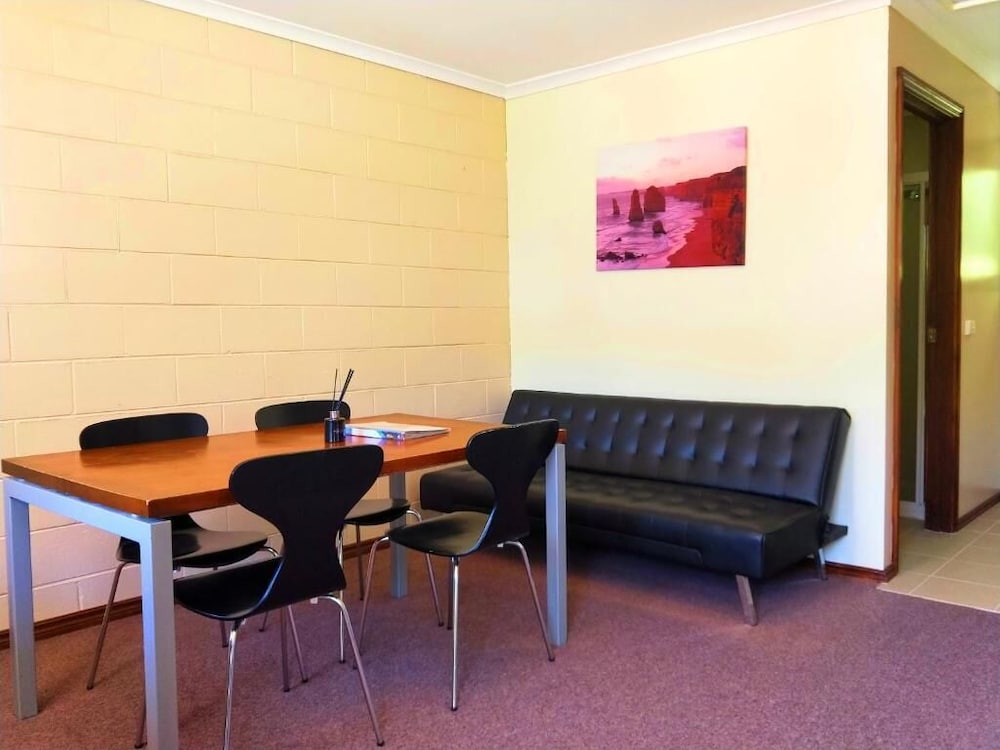 TWELVE APOSTLES MOTEL & COUNTRY RETREAT 31/50