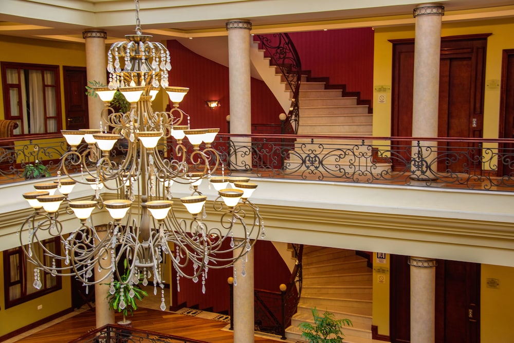 Grand Victoria Boutique Hotel 66/69