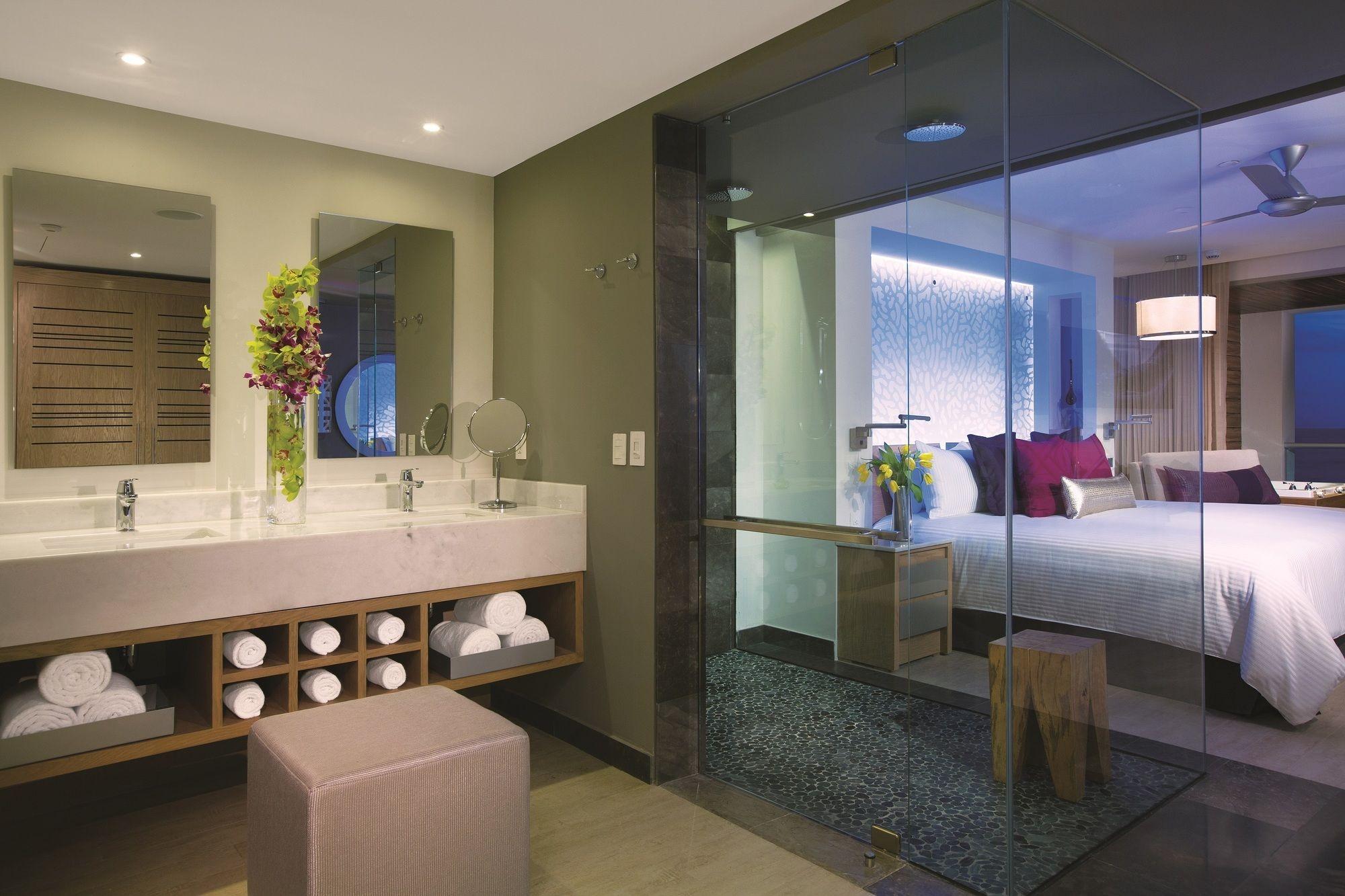 Xhale Club, Swim Out, Junior Suite, Tropical View