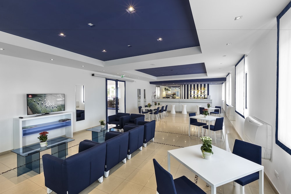 Tichos Greenblu Hotel 42/63
