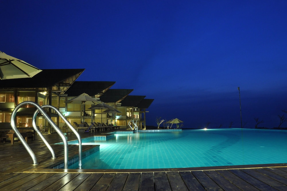 Laya Safari Resorts Spa 8/68