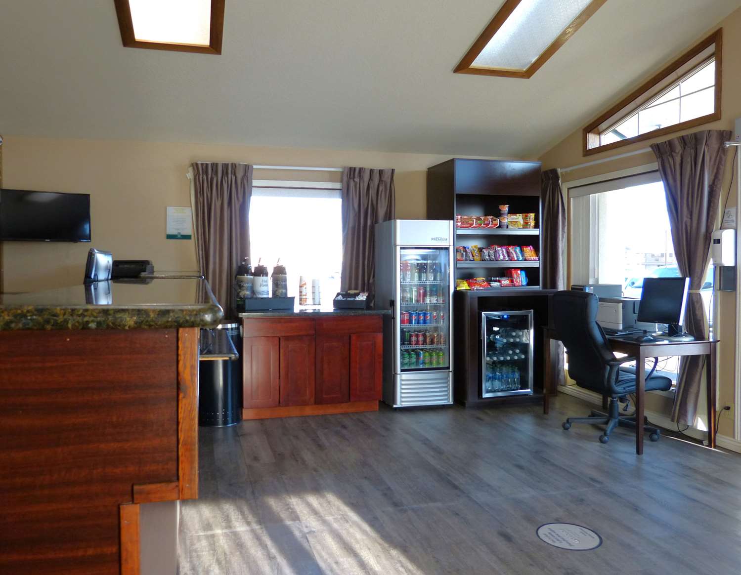 Rodeway Inn and Suites Ontario 15/45