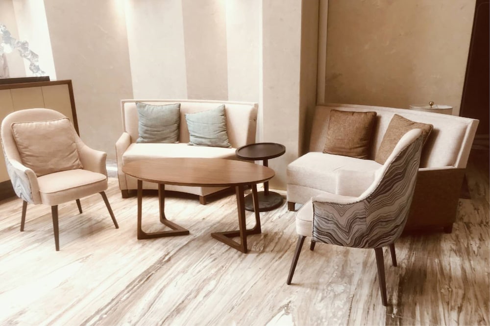 Royal Star Apartment Central City Branch 28/50