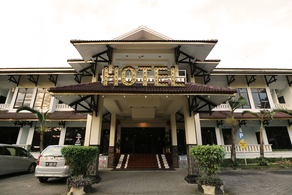 Hotel Wisata by ZUZU in MAGELANG