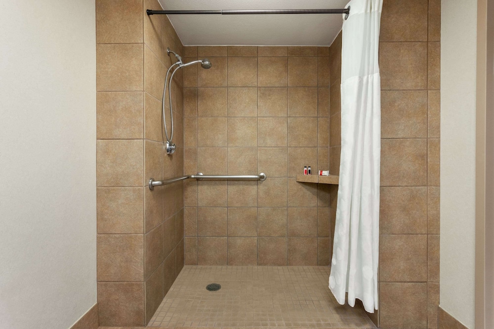 Ramada By Wyndham Pigeon Forge North 15/57