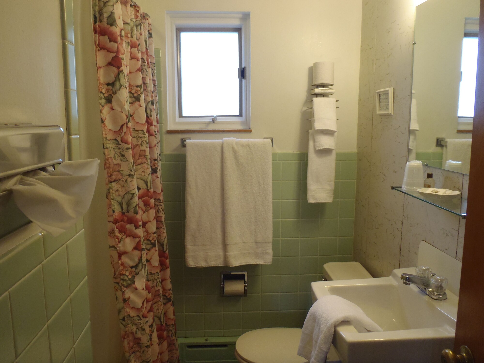 Standard, 2 Double Beds, Glass House Inn 8/10