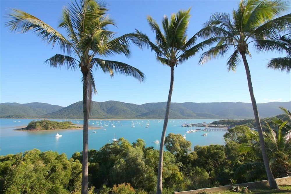 CORAL POINT LODGE 27/35