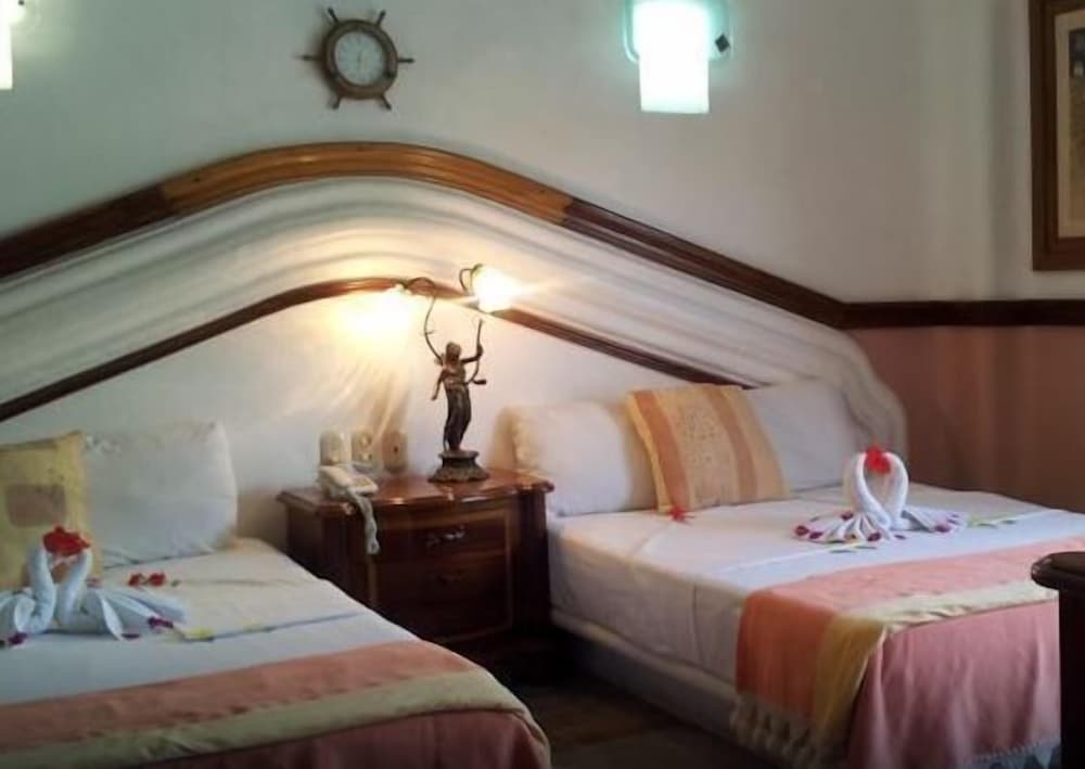 Canadian Resorts Huatulco 10/30