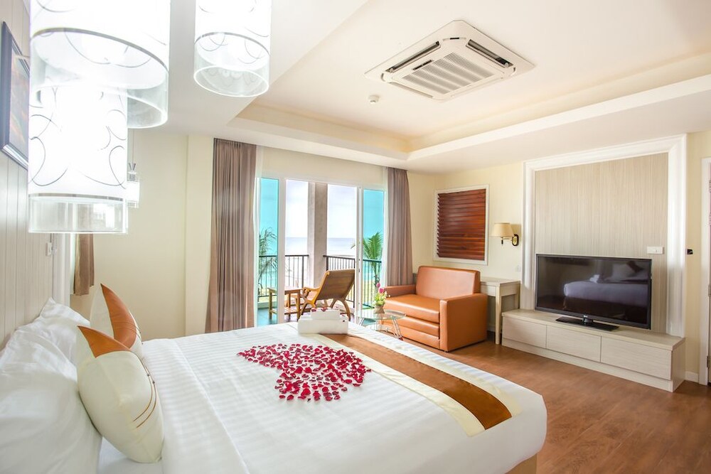 Saint Tropez Beach Resort Hotel 32/74