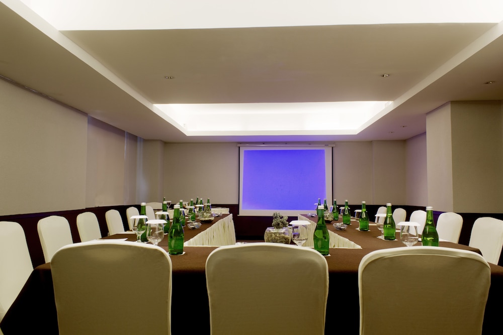 Java Paragon Hotel And Residences 68/76